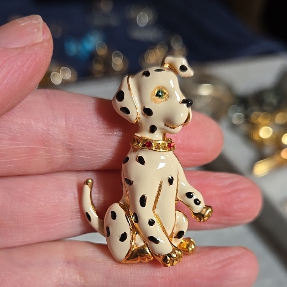 Vintage Enamel Dog Brooch - Cream and Gold Tone - Picture 4 of 17